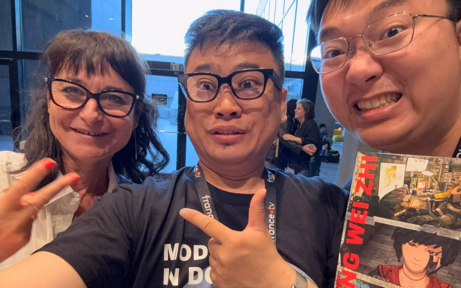 程威誌、劉家禹與 NewImages 參與者在會場合影