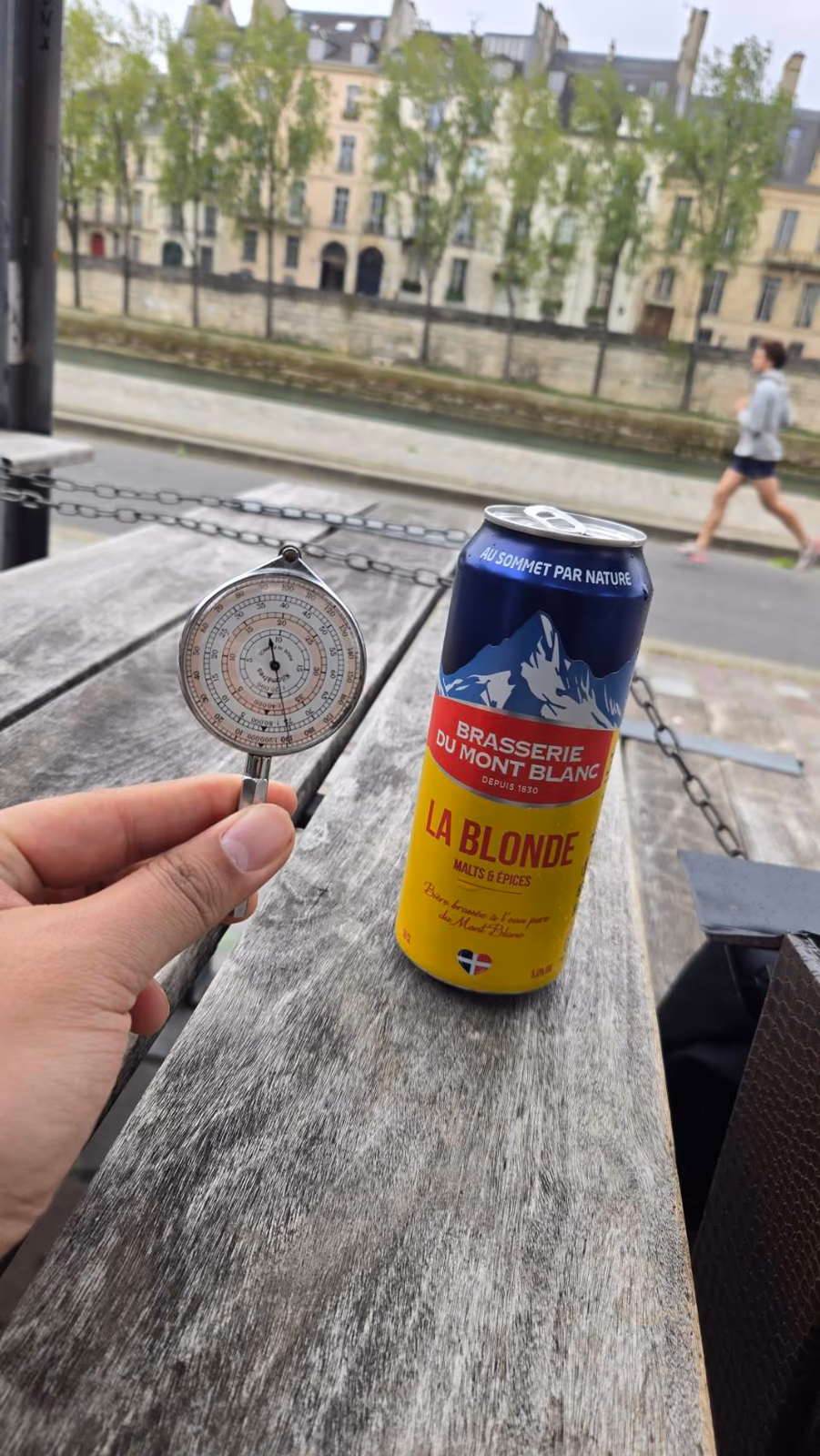 塞納河畔的 Brasserie du Mont-Blanc La Blonde