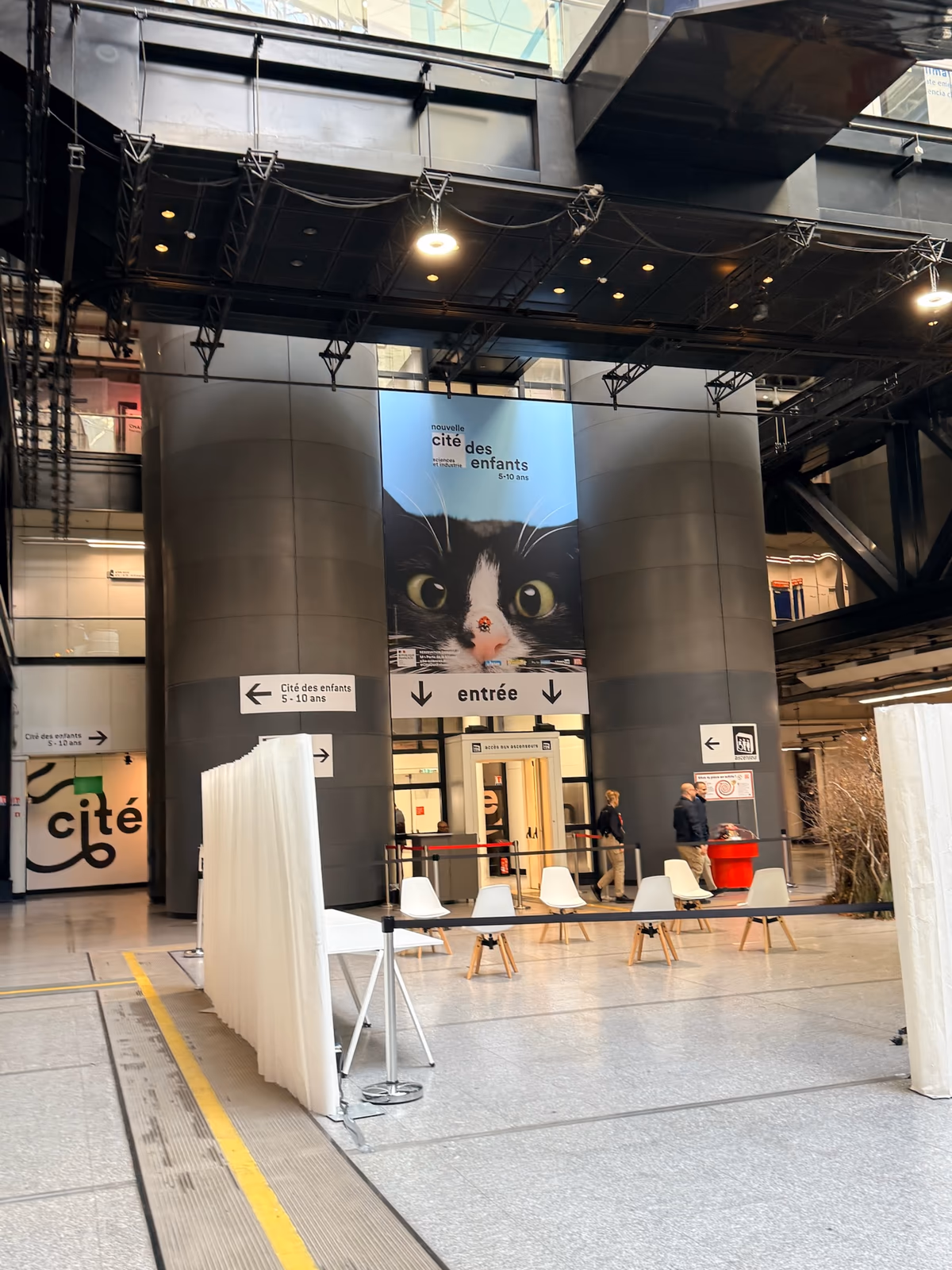 NewImages 會場入口與 Cité 標誌